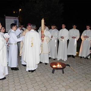 ​Biskup Šaško predvodio Vazmeno bdjenje u Župi Navještenja BDM u Velikoj Gorici